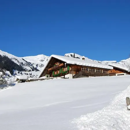 シャレー Cozy Chalet In With Mountain View